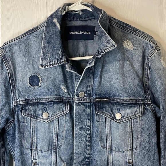 Calvin Klein Like New Men's Denim Jacket Acid Wash Patched Distressed Size Small - Picture 5 of 14
